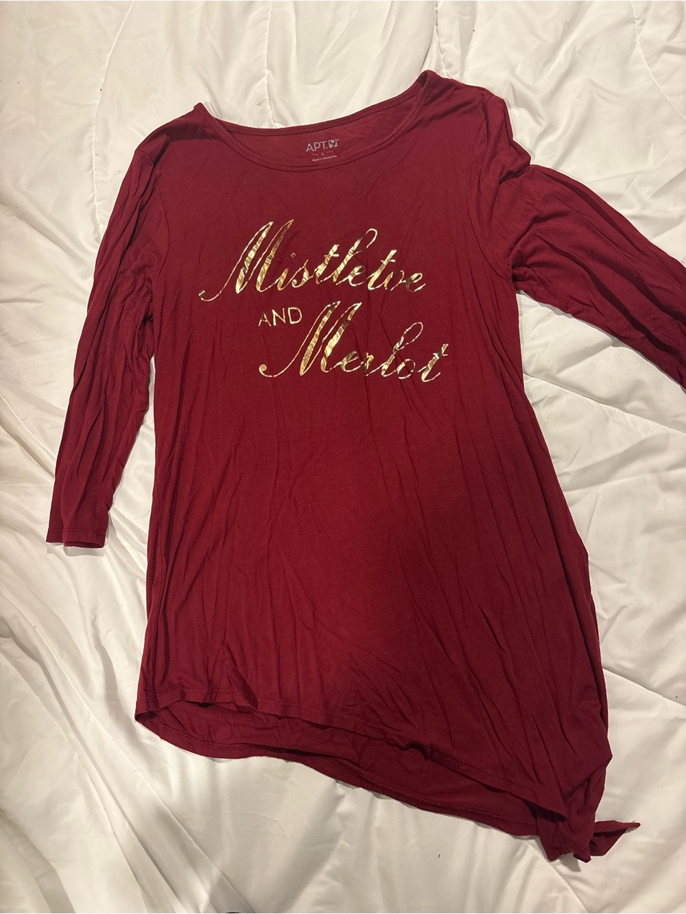 Apt. 9 Burgundy Long-Sleeve Top with Gold Mistletoe and Merlot Holiday shirt Lg